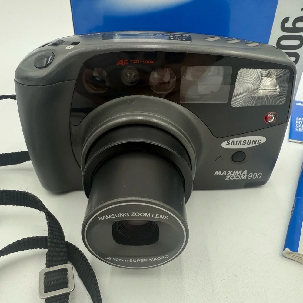 Samsung Maxima Zoom 900 Black Built In Flash 38-90mm Point & Shoot Film Camera